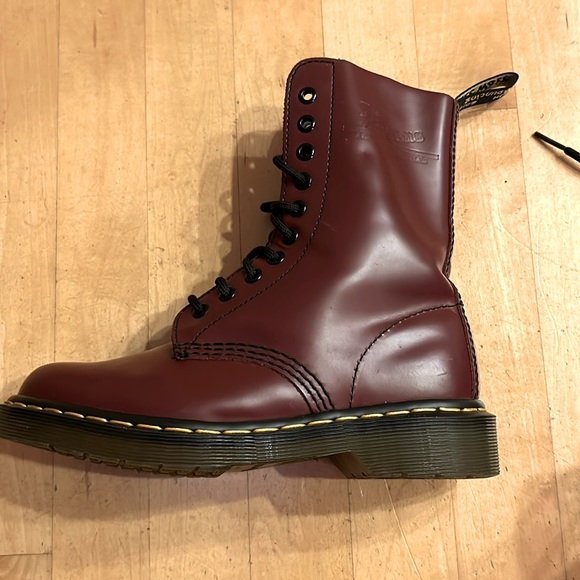New!! Dr Martens 1460 in cherry red leather - Picture 1 of 7